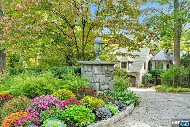 307 Freemans Lane, Franklin Lakes, NJ 07417