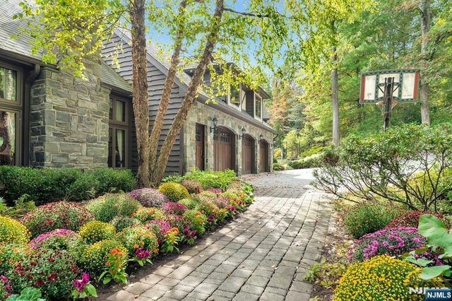 307 Freemans Lane, Franklin Lakes, NJ 07417