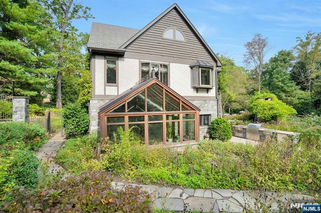 307 Freemans Lane, Franklin Lakes, NJ 07417