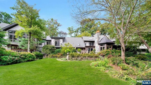307 Freemans Lane, Franklin Lakes, NJ 07417