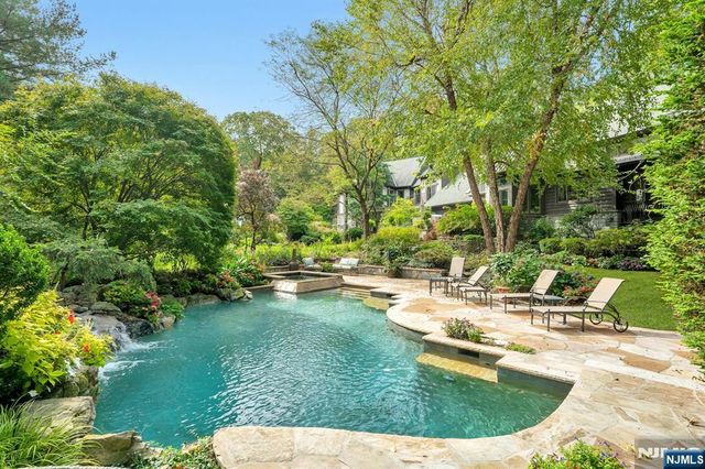 307 Freemans Lane, Franklin Lakes, NJ 07417