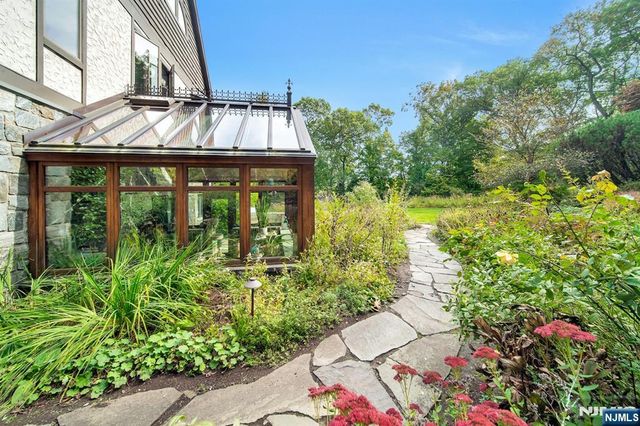 307 Freemans Lane, Franklin Lakes, NJ 07417