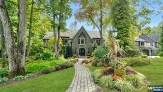 307 Freemans Lane, Franklin Lakes, NJ 07417