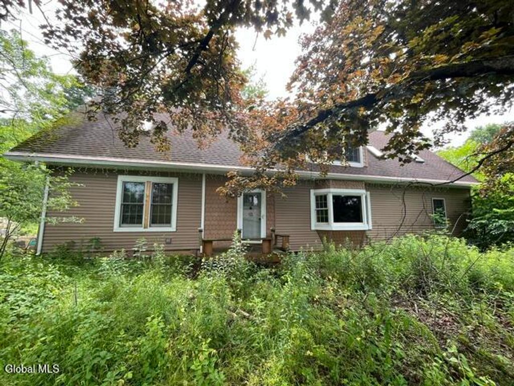12 Brackwyck Drive, North Greenbush, NY 12144