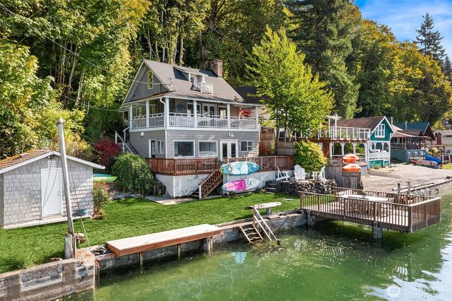 27704 Manzanita Beach Road SW, Vashon, WA 98070