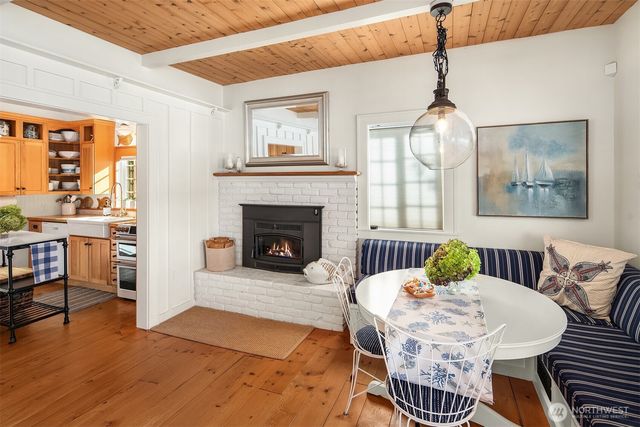 27704 Manzanita Beach Road SW, Vashon, WA 98070