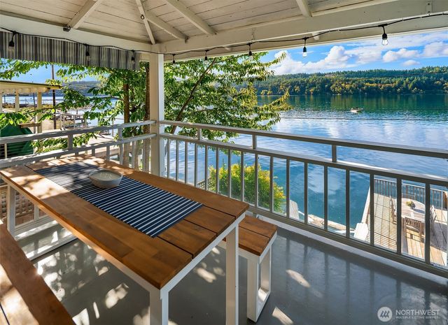 27704 Manzanita Beach Road SW, Vashon, WA 98070