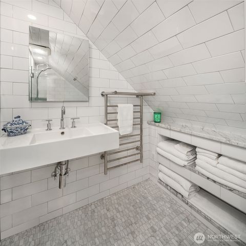 27704 Manzanita Beach Road SW, Vashon, WA 98070