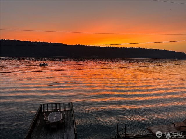 27704 Manzanita Beach Road SW, Vashon, WA 98070
