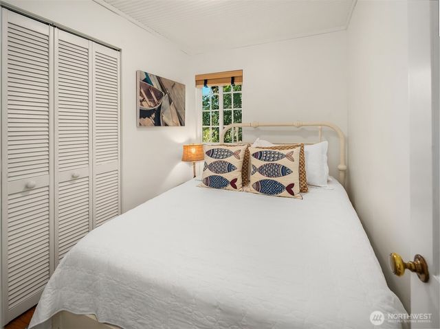 27704 Manzanita Beach Road SW, Vashon, WA 98070