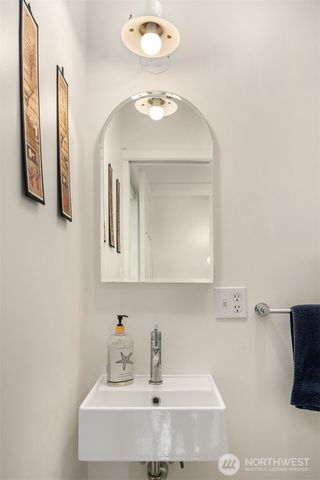 27704 Manzanita Beach Road SW, Vashon, WA 98070