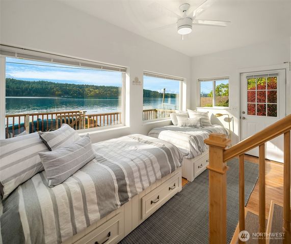 27704 Manzanita Beach Road SW, Vashon, WA 98070