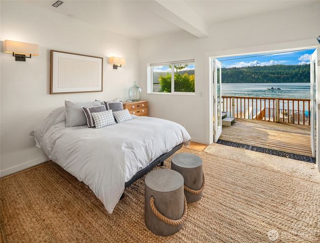 27704 Manzanita Beach Road SW, Vashon, WA 98070