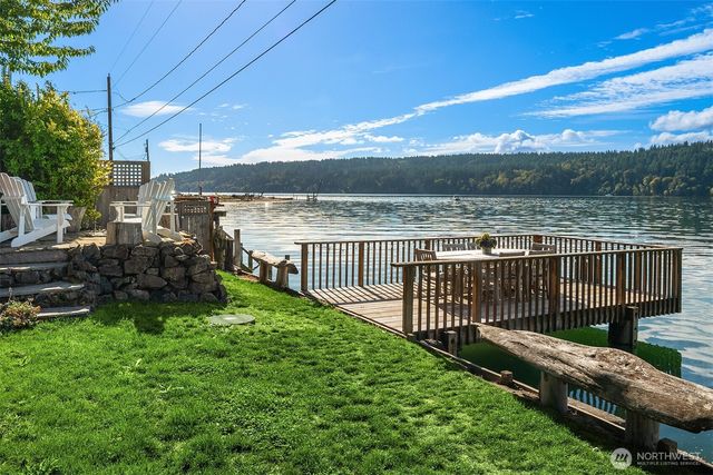 27704 Manzanita Beach Road SW, Vashon, WA 98070