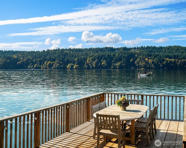 27704 Manzanita Beach Road SW, Vashon, WA 98070