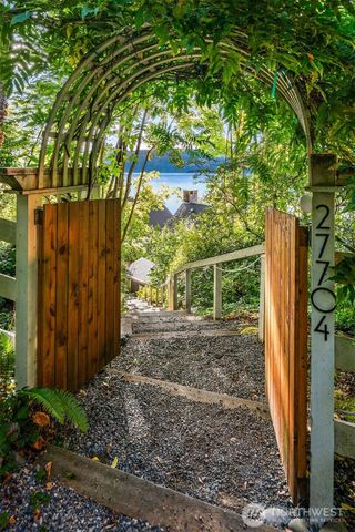 27704 Manzanita Beach Road SW, Vashon, WA 98070