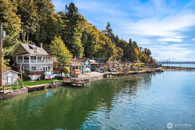 27704 Manzanita Beach Road SW, Vashon, WA 98070