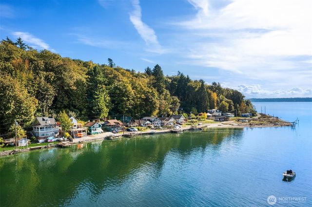 27704 Manzanita Beach Road SW, Vashon, WA 98070