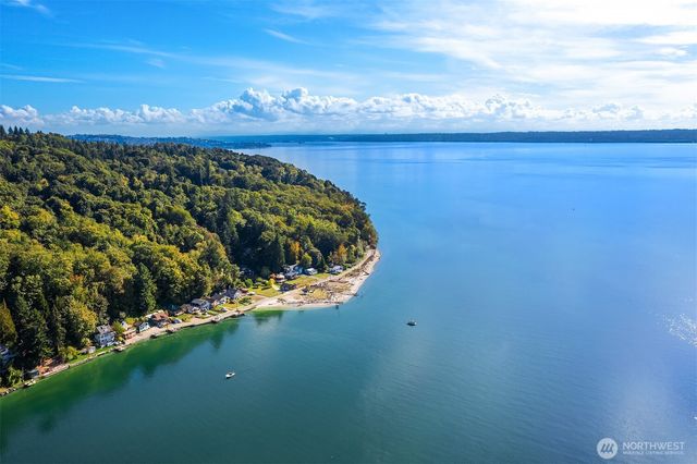 27704 Manzanita Beach Road SW, Vashon, WA 98070