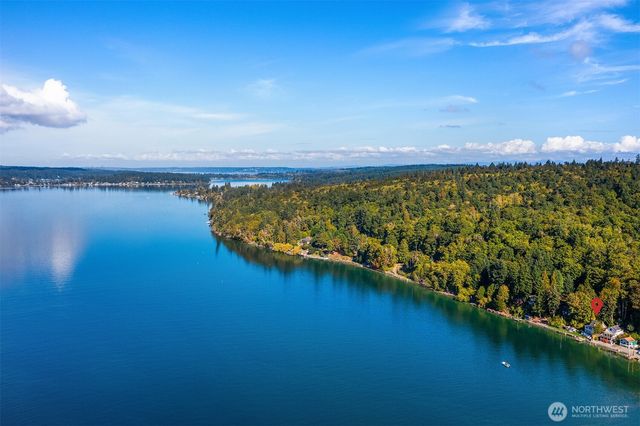 27704 Manzanita Beach Road SW, Vashon, WA 98070