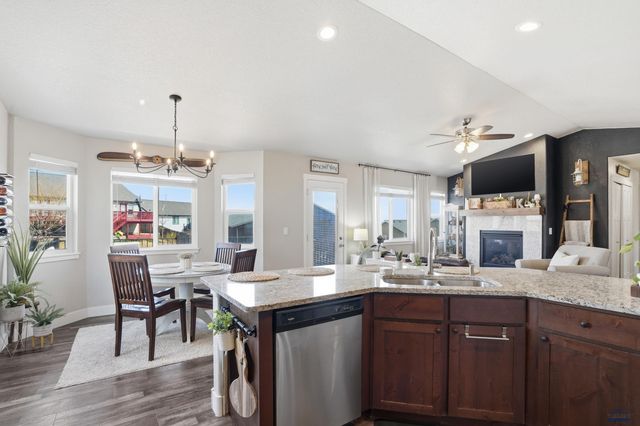 920 SUMMERFIELD DR, Rapid City, SD 57703