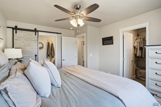 920 SUMMERFIELD DR, Rapid City, SD 57703