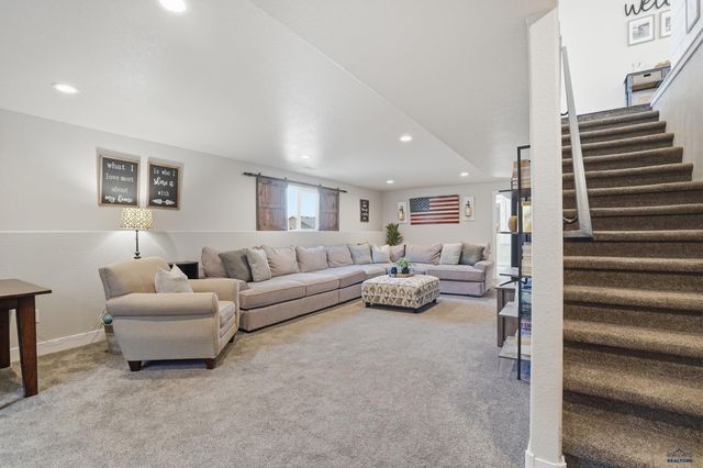 920 SUMMERFIELD DR, Rapid City, SD 57703