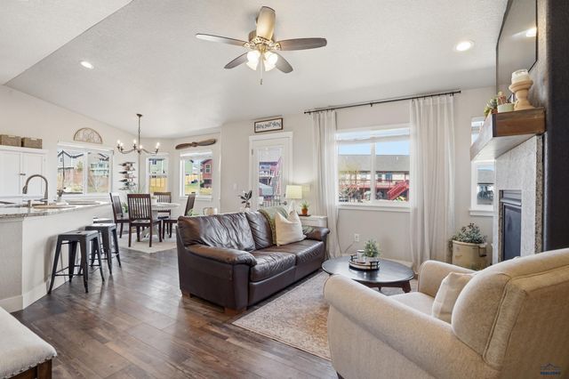 920 SUMMERFIELD DR, Rapid City, SD 57703