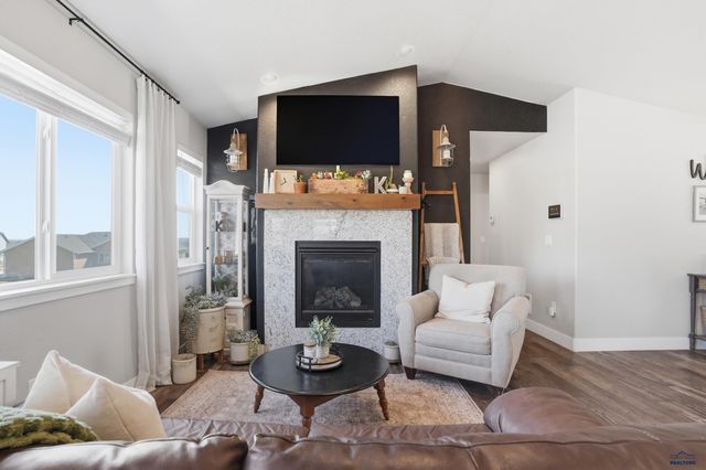 920 SUMMERFIELD DR, Rapid City, SD 57703