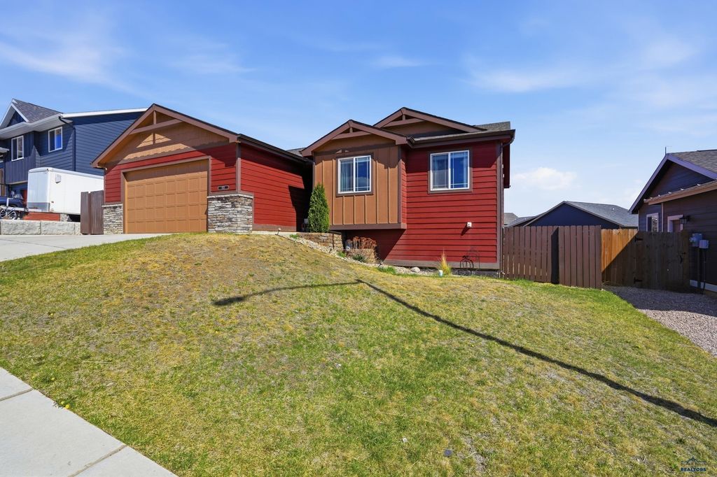 920 SUMMERFIELD DR, Rapid City, SD 57703