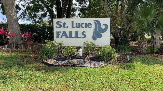2585 SW Marquis Terrace, Stuart, FL 34997