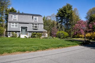 2 Skunk Rd, Merrimac, MA 01860