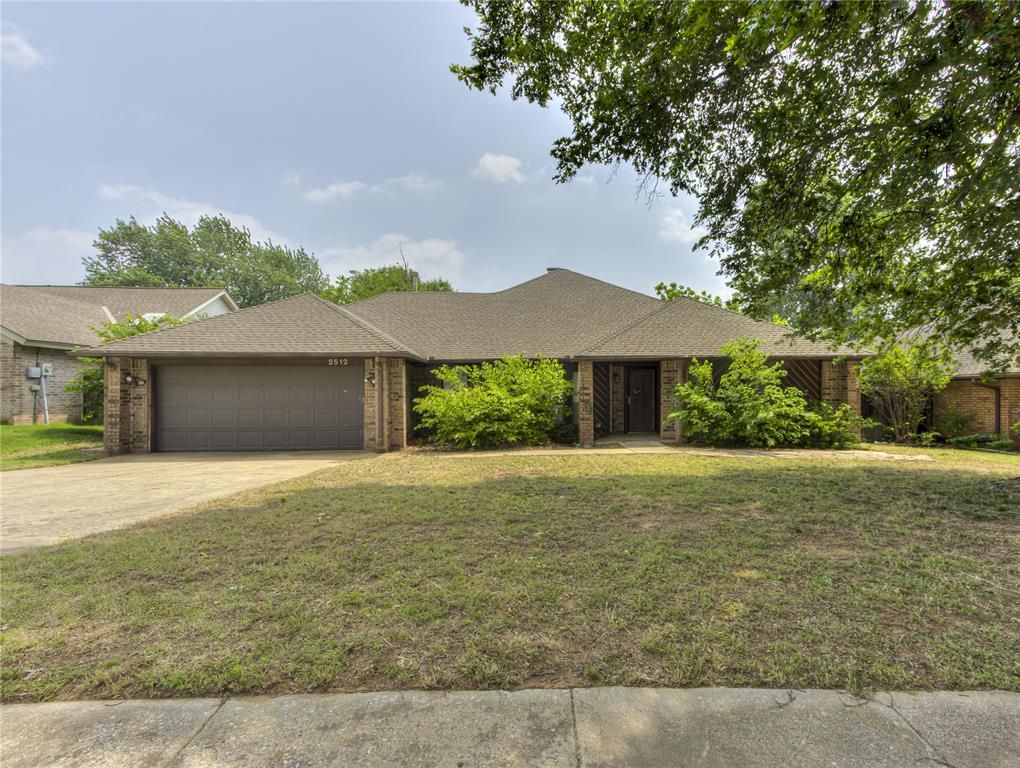 2512 Brookhaven Drive, Edmond, OK 73034