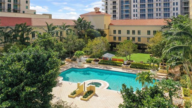 7355 SW 89th St 501N, Miami, FL 33156