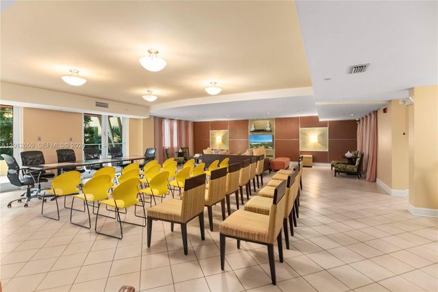 7355 SW 89th St 501N, Miami, FL 33156