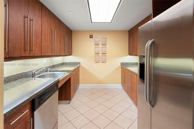 7355 SW 89th St 501N, Miami, FL 33156