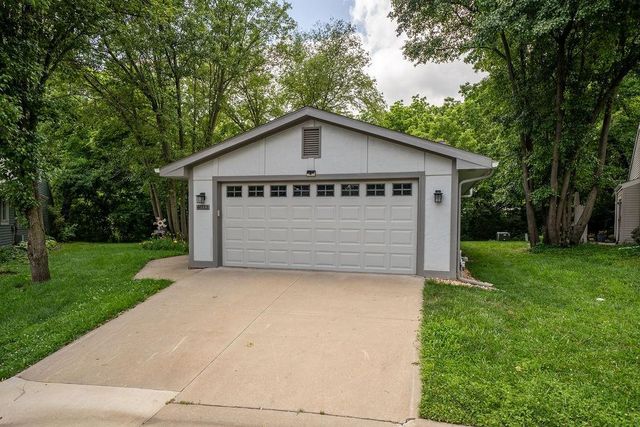 4033 Crossgate Court, Lawrence, KS 66047