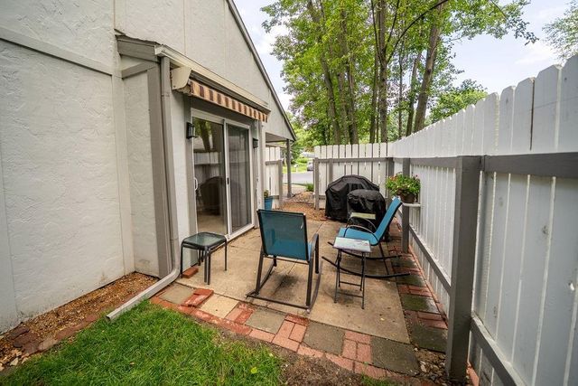4033 Crossgate Court, Lawrence, KS 66047