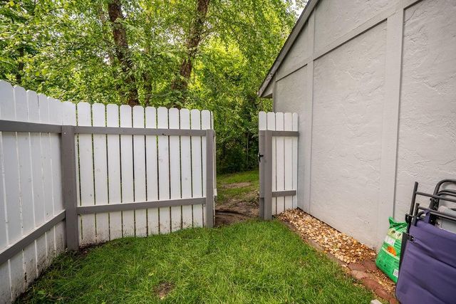 4033 Crossgate Court, Lawrence, KS 66047
