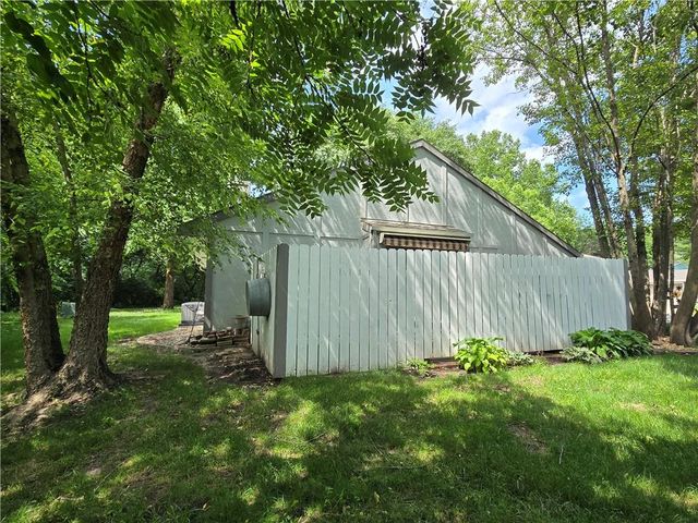 4033 Crossgate Court, Lawrence, KS 66047