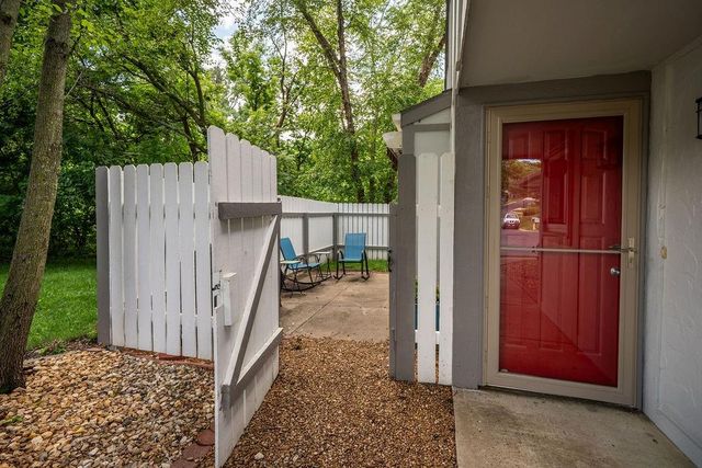 4033 Crossgate Court, Lawrence, KS 66047