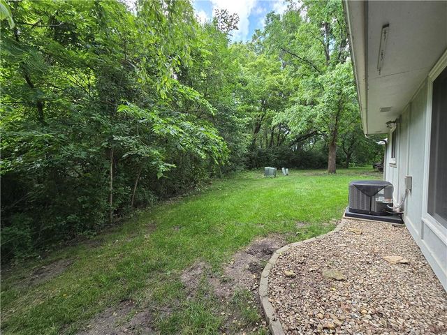 4033 Crossgate Court, Lawrence, KS 66047