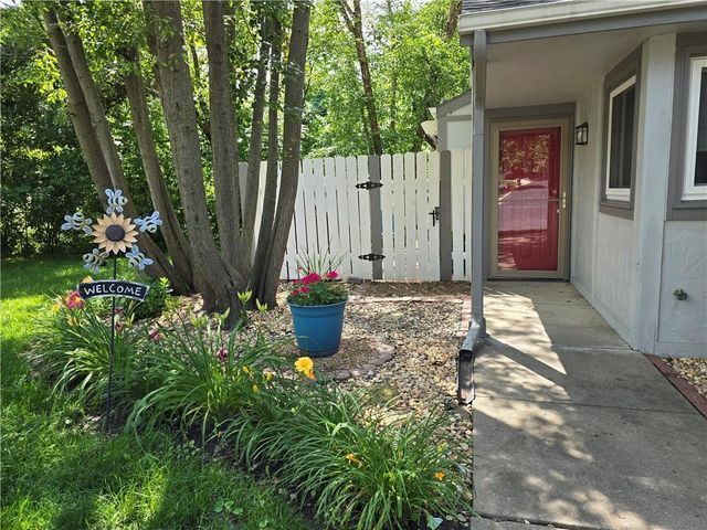 4033 Crossgate Court, Lawrence, KS 66047