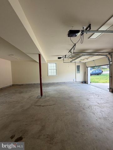 8112 LELAND, Manassas, VA 20111