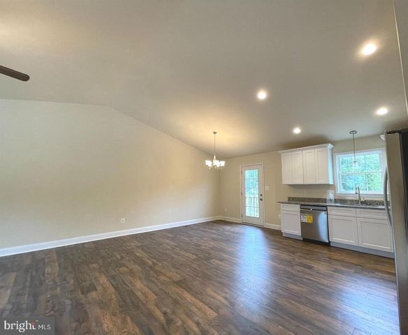8112 LELAND, Manassas, VA 20111