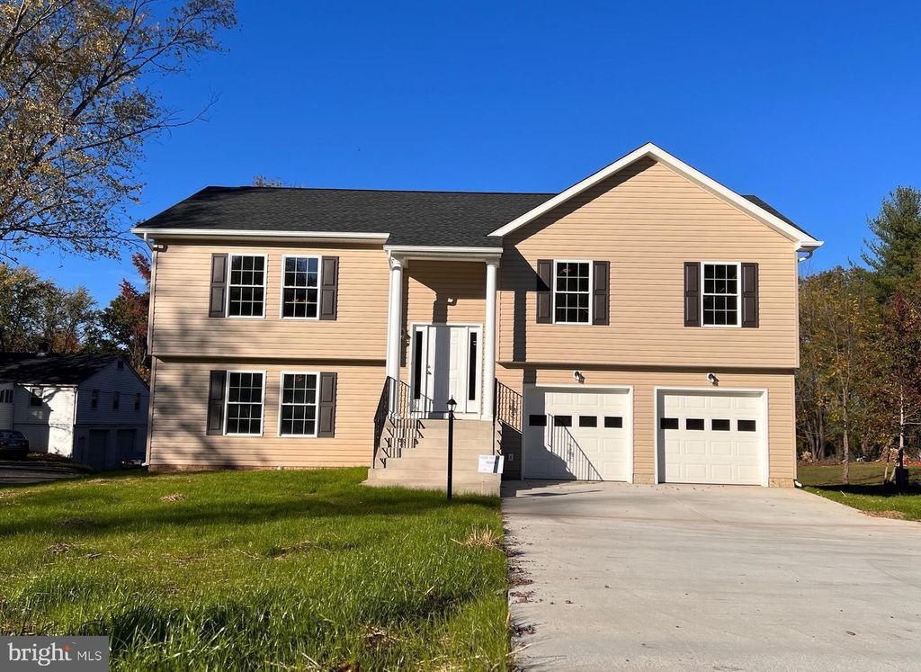 8112 LELAND, Manassas, VA 20111