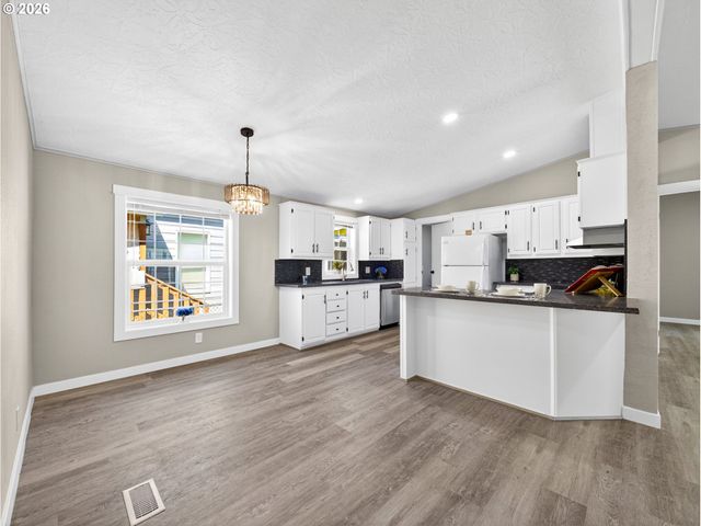 17520 Se 82ND Dr 2, Clackamas, OR 97015