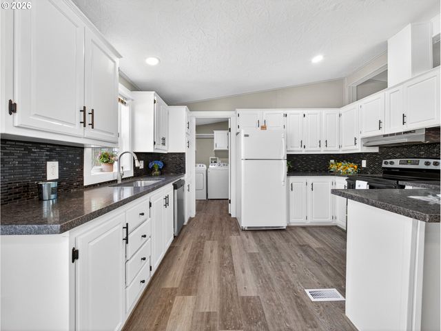 17520 Se 82ND Dr 2, Clackamas, OR 97015