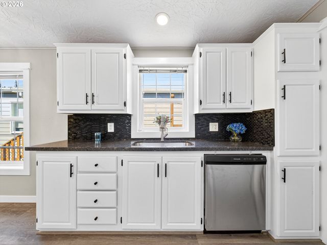 17520 Se 82ND Dr 2, Clackamas, OR 97015