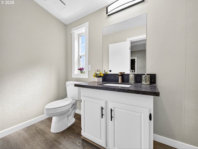 17520 Se 82ND Dr 2, Clackamas, OR 97015